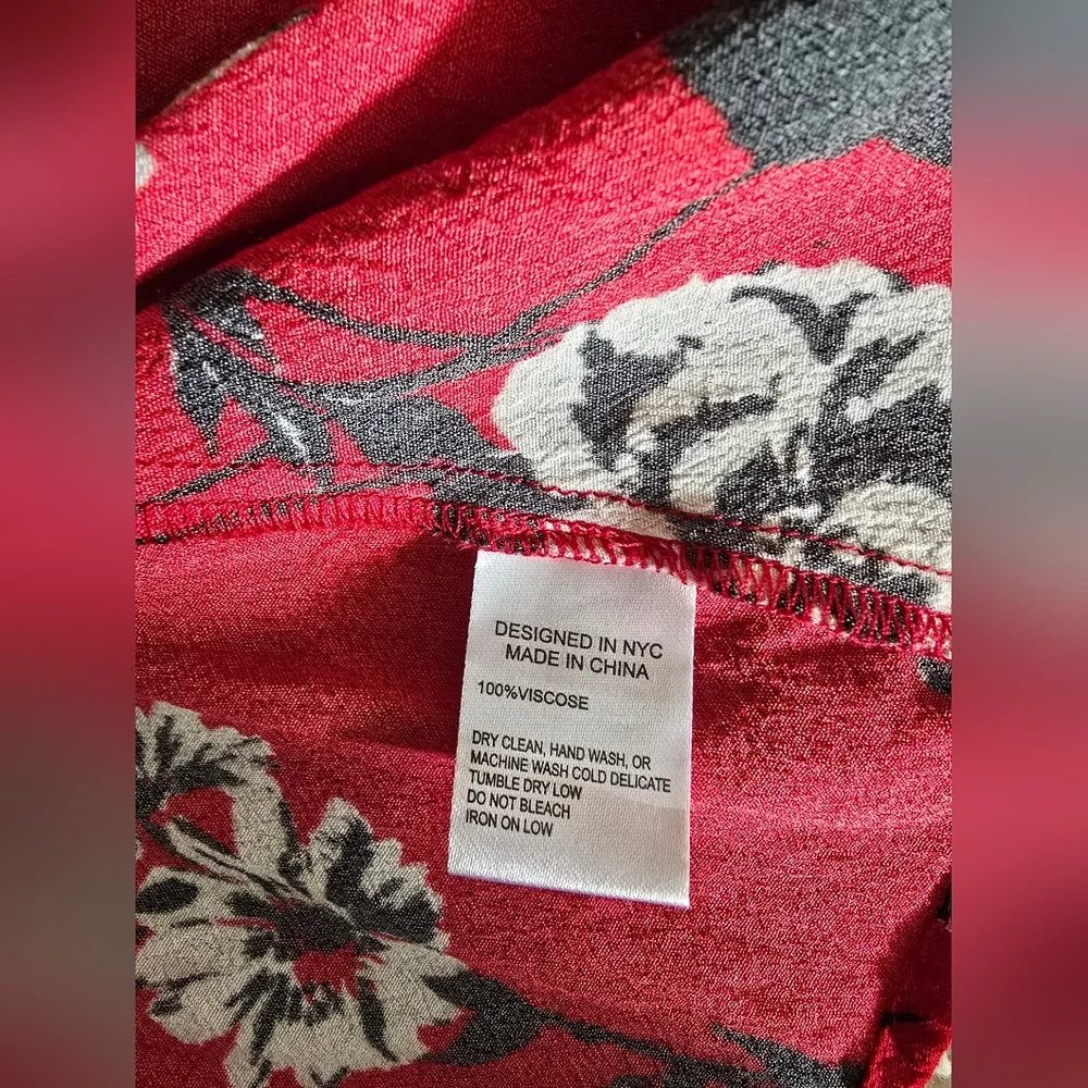 Yumi Kim Size Small Womens Red Black Floral Dress Lomg Sleeves Deep V neck - Picture 8 of 8